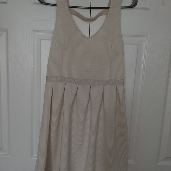 EUC worn once open back section fits a small - Picture 1 of 4